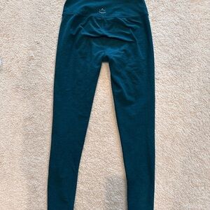 Beyond Yoga Teal Comfort Leggings